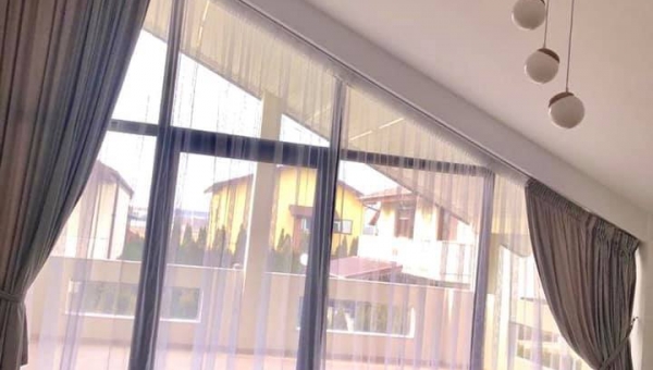 Descopera colectiile noastre ,alege decorul perfect pentru fereastra ta